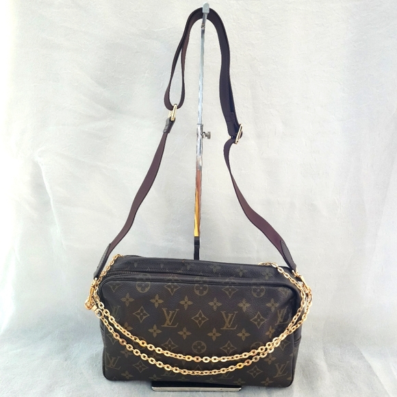 Authentic Louis Vuitton Toiletry - Picture 2 of 12